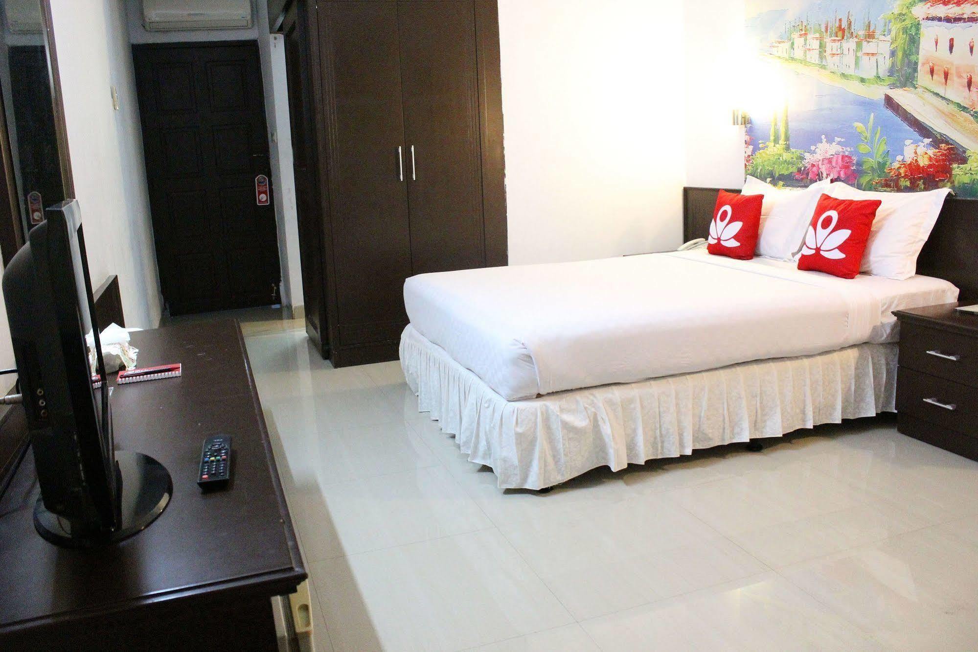 Zen Rooms Sam Ratulangi Makassar Exterior photo